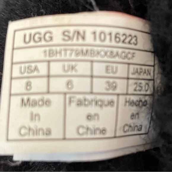 Ugg boot - classic short black size 8 - Picture 8 of 9